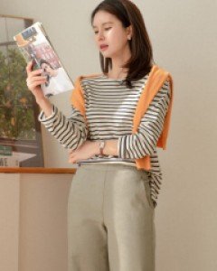 Side slit horizontal striped T-shirt