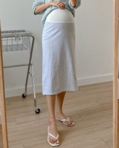 Maternity* Skirt for a walk in front of the house