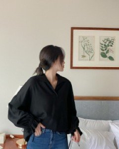 [EVELLET] Piana Open Collared Blouse