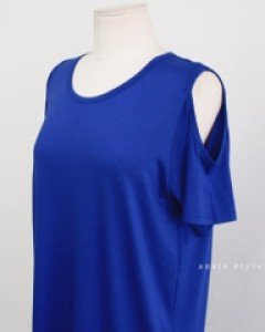 Shoulder hole tee