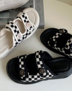 Checker Velcro Whole Heel Slippers