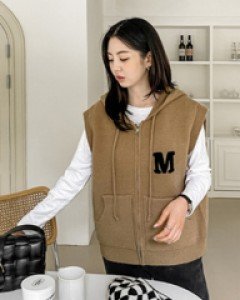 M hooded zip-up knit vest