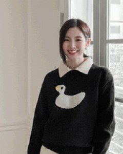 Duckling color matching collar knit