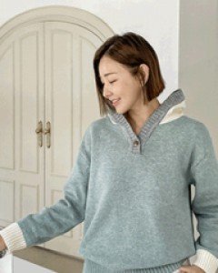 Label color matching hooded knit