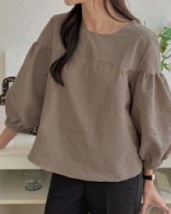 Rogien Smoked Puff Blouse