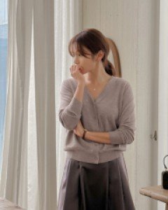 Moren V-neck cardigan