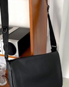 GLs Black cross bag